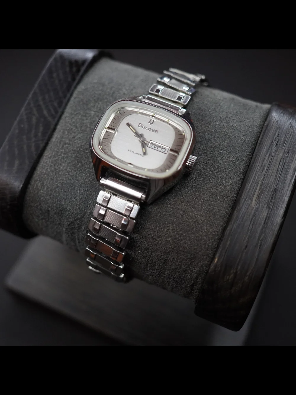 Vintage 1977 Bulova Automatic Day Date TV Dial Mens Watch Stainless Steel
